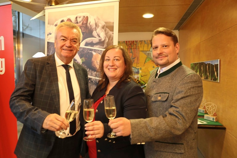 Anton Lang (SPÖ) with Gerald Schwaiger ("Steirerkrone") and Karin Winkler (Tierwelt Herberstein). (Bild: Radspieler Jürgen)