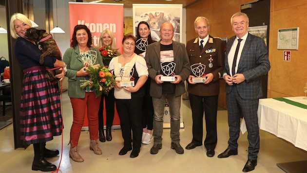 Happy faces! The 2024 award winners with Anton Lang, Eva and Christa Blümel ("Steirerkrone"). (Bild: Radspieler Jürgen)