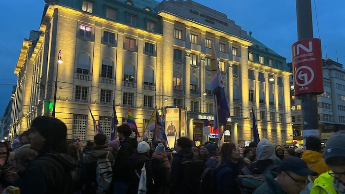 The organizers expect a crowd of up to 10,000 demonstrators.