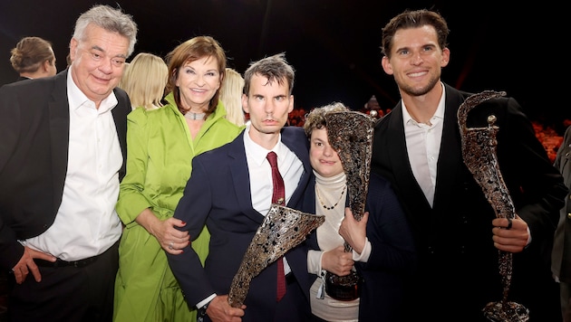 Sportminister Werner Kogler, Sporthilfe-Präsidentin Susanne Riess-Hahn und Dominic Thiem freuten sich mit Simon Berchtold und Veronica Kaube.  (Bild: GEPA pictures)