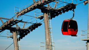 Die beiden Angestellten sperrten sich in eine Kabine des Lifts ein. (Bild: zVg (Symbolbild))