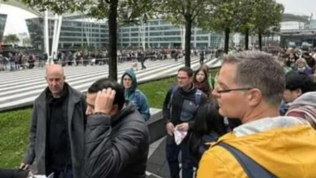 One Facebook user reported a waiting time of 2.5 hours. "I haven't even experienced anything like this at Chinese New Year in Beijing," he wrote, stunned. (Bild: TikTok/X.com)