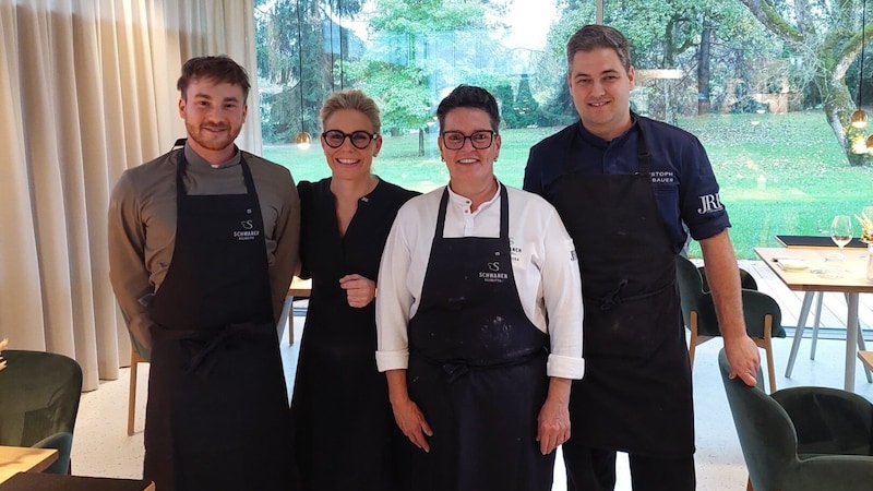 Hausherrin Anja Moritz und Haubenköchin Frannziska Hiller und das gesamte Team boten den Gästen einen außergewöhnlichen Gourmet-Abend. (Bild: Moritz)