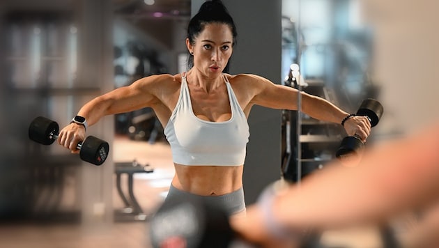 "My back and my legs are my weapons," says bodybuilder Mara Eder before the competition on Sunday at the Gugl in Linz. (Bild: Krone KREATIV/Markus Wenzel)