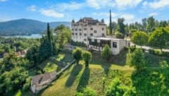 Das luxuriöse Schloss Freyenthurn thront über Klagenfurt – und wird nun verkauft. (Bild: Engel & Völkers)