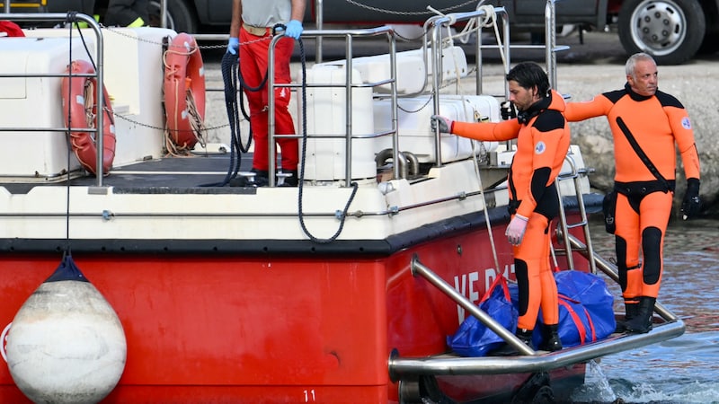 Der Einsatz gestaltete sich für die Einsatzkräfte auch emotional sehr fordernd. (Bild: APA/AFP )