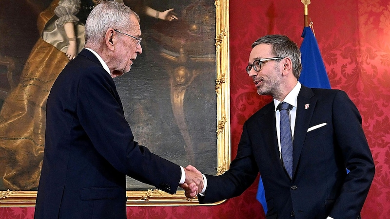 In the run-up to the meeting, Herbert Kickl emphasized that he would build on common ground with Alexander Van der Bellen in his talks with the Federal President. (Bild: APA/HELMUT FOHRINGER)