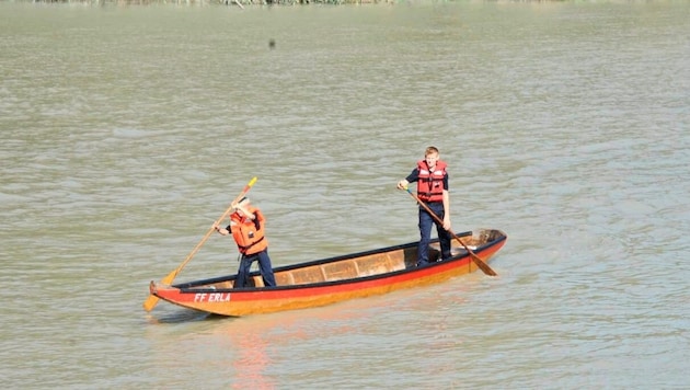 Früh übt sich, wer ein Meister in der Zille sein will. Wie wichtig diese Boote sind, hat die jüngste Katastrophe bewiesen. (Bild: Wolfgang Zarl)