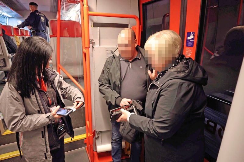 90 percent of passengers show a valid ticket. (Bild: Krone KREATIV/Zwefo)