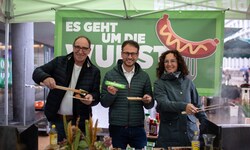Weil es um die Wurst geht, haben die Grünen am Bregenzer Kornmarktplatz sinnigerweise den Grill ...