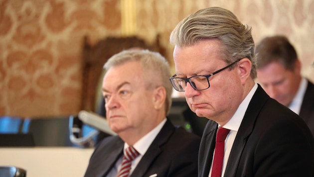 Worries ahead of November 24: Governor Christopher Drexler (right) and Deputy Governor Anton Lang (Bild: Christian Jauschowetz)