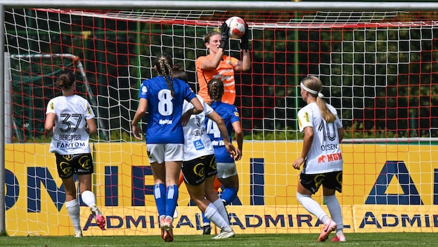 Altach first-choice goalkeeper Sarah-Lisa Dübel is out after suffering a slipped disc. (Bild: GEPA pictures)