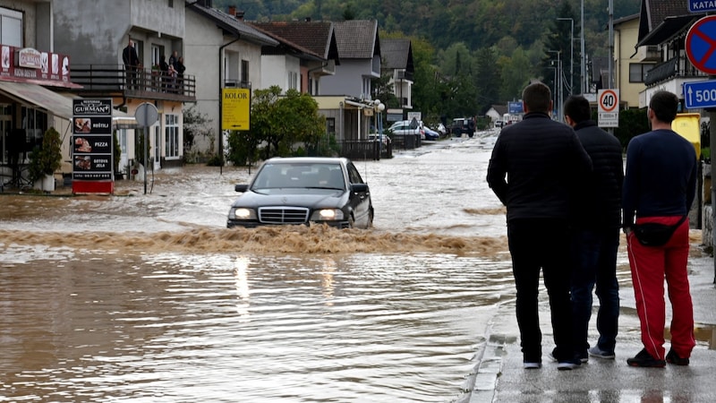 Der betroffene Ort Kiseljak ist etwa 20 Kilometer von Sarajevo entfernt. (Bild: AFP/Elvis Barukcic)