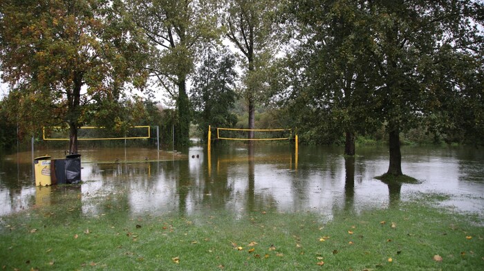 In September, the water level of Lake Wallersee rose sharply when it rained.