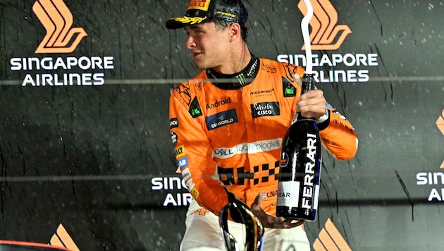 Der Vertrag mit Ferrari-Schaumwein läuft ab – danach dürfen Lando Norris & Co. wieder mit Champagner feiern. (Bild: AFP/MOHD RASFAN)