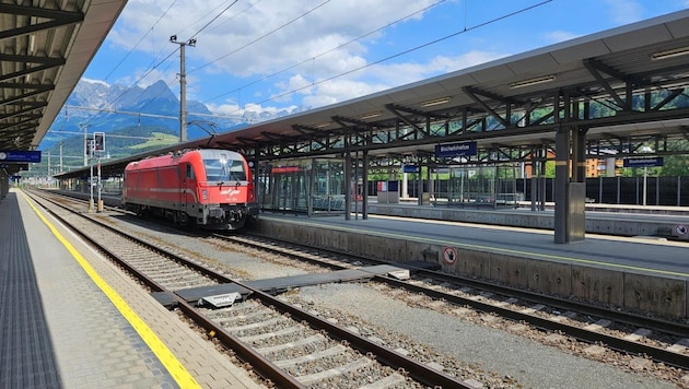 Am Bahnhof in Bischofshofen kam es zur schweren Rangelei (Bild: zVg)