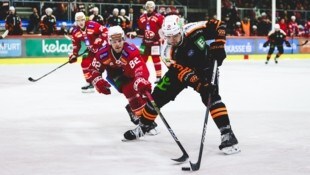 Hora (re.) und die 99ers ließen sich vom KAC nicht aus der Ruhe bringen.