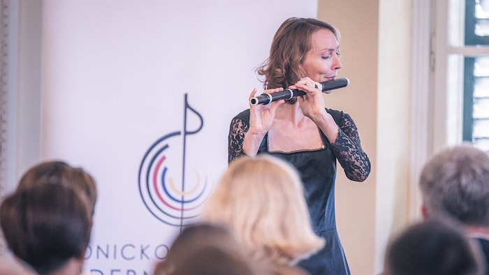 Jana Semerádová plays in the Diana Temple