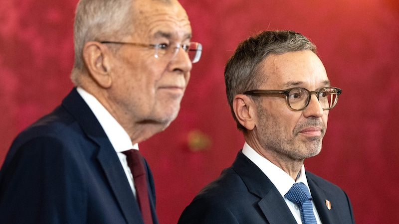 Kickl traf sich am Freitag mit Bundespräsident Van der Bellen. (Bild: AFP/JOE KLAMAR)