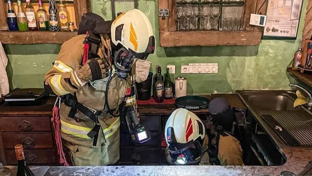 Siezenheimer Feuerwehrler im Einsatz  (Bild: FF Wals-Siezenheim)