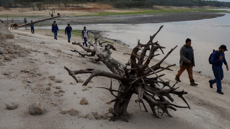 The water level could drop even further in the coming days. (Bild: AFP/Michael Dantas)