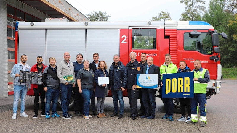 30 entrepreneurs donated to the fire department in Krems (Bild: MAGISTRAT KREMS)