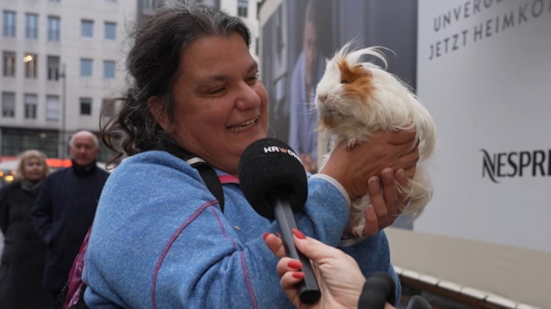 "Schönsi" received the divine blessing. (Bild: krone.tv)