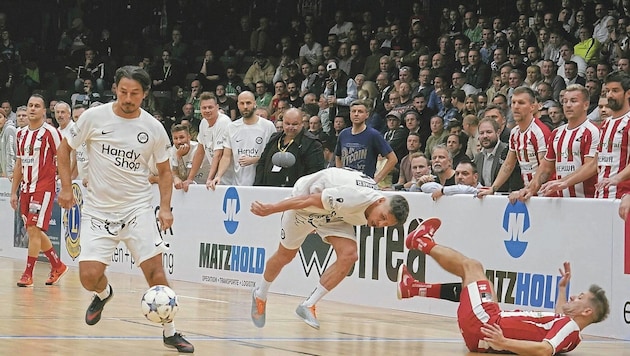 Beim Derby zwischen Sturm und GAK geht es auch auf dem Parkett immer zur Sache. (Bild: Pail Sepp/Sepp Pail)