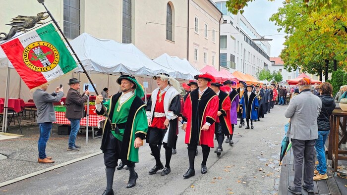 The city magistrates were at the parade.