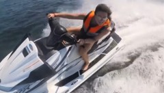 ÖSV-Skicrosserin Sonja Gigler erholte sich beim Jetskifahren vor Zanzibar.