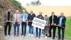 Bürgermeister Thomas Steiner, Vize Istvan Deli und Stadtbezirksvorsteher Josef Weidinger bei der Eröffnung. (Bild: Reinhard Judt)