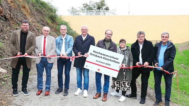 Bürgermeister Thomas Steiner, Vize Istvan Deli und Stadtbezirksvorsteher Josef Weidinger bei der Eröffnung. (Bild: Reinhard Judt)