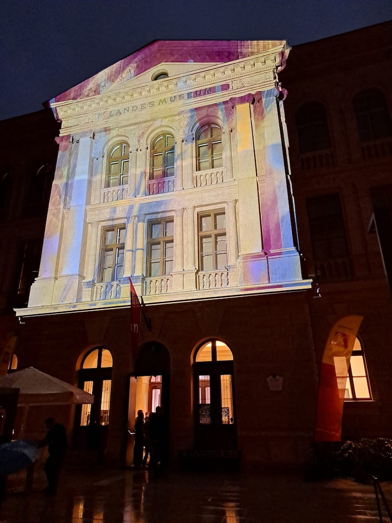 Das Landesmuseum wurde spektakulär beleuchtet. (Bild: Kogler Christina Natascha)