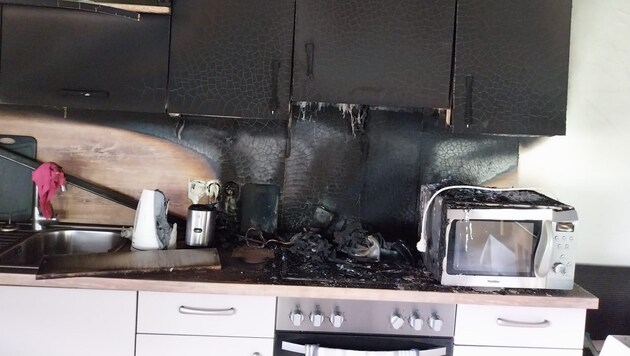 The fire broke out in the area of the stove. (Bild: ZOOM Tirol)