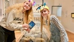 Lillith und Livia waren zwei der hunderten begeisterten Besucher im kärnten.museum von Kärnten bei der Langen Nacht der Museen. (Bild: Evelyn Hronek/EVELYN HRONEK)