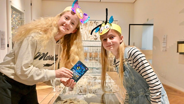 Lillith und Livia waren zwei der hunderten begeisterten Besucher im kärnten.museum von Kärnten bei der Langen Nacht der Museen. (Bild: Evelyn Hronek/EVELYN HRONEK)