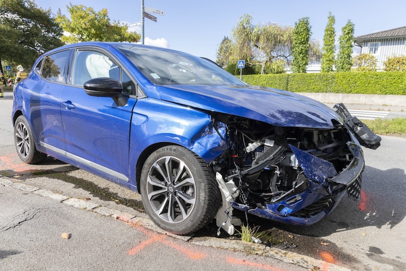 Die Unfallverursacherin musste mit Verletzungen unbestimmten Grades ins Landeskrankenhaus Feldkirch eingeliefert werden. (Bild: mathis.studio/Stefan Zangerl)