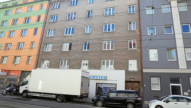 On Saturday afternoon, a 22-year-old woman fell out of a window of her fourth-floor apartment in Vienna-Favoriten. (Bild: Jöchl Martin/Martin Jöchl)