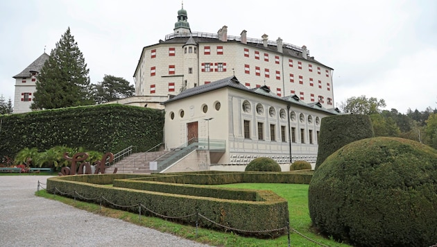 Das Schloss Ambras bei Innsbruck. (Bild: Johanna Birbaumer)