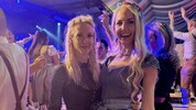 Simone Lugner und mit Beatrice Turin bei der Kaiser Wiesn in Wien.