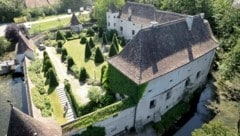 Malerei und starke Sprüche: Beim Schloss Totzenbach in der Schlossstraße 3. (Bild: Molnar Attila/Attila Molnar)