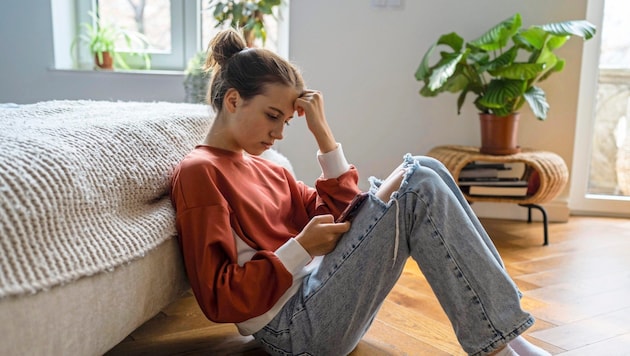 Ausgerechnet die technikaffine Jugend schlägt jetzt Alarm. Das Nutzen sozialer Medien führe zu weniger Wohlbefinden (Symbolbild). (Bild: stock.adobe.com/DimaBerlin)