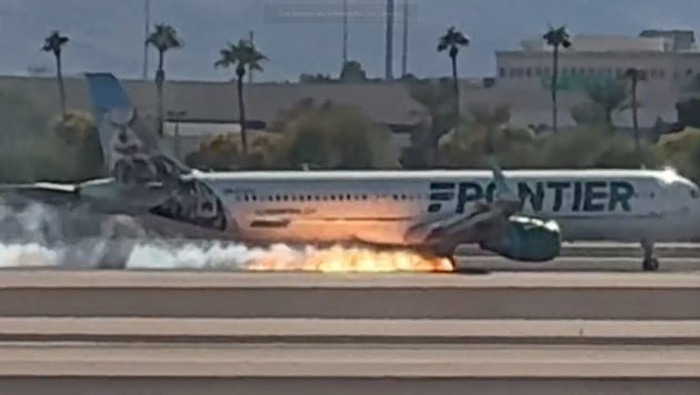 Notfall in Las Vegas: Flugzeuglandung mit Rauch und Flammen. (Bild: Screenshot/X.com)