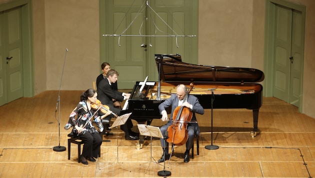 Violinist Viviane Hagner, Till Fellner on the piano and cellist Adrian Brendel delighted the audience. (Bild: (c) Schubertiade GmbH)