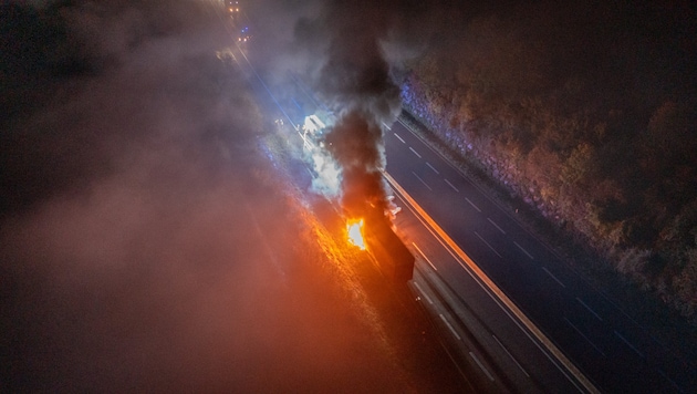 The flames could be seen from afar. (Bild: Werner Kerschbaummayr)