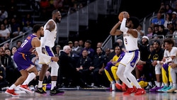 LeBron James (2. von li.) und sein Sohn LeBron James Jr. (re.) (Bild: 2024 Getty Images)