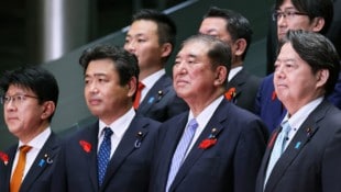 Der neue japanische Ministerpräsident Shigeru Ishiba (2.v.r.) mit seinen Ministern (Bild: japan.kantei.go.jp)