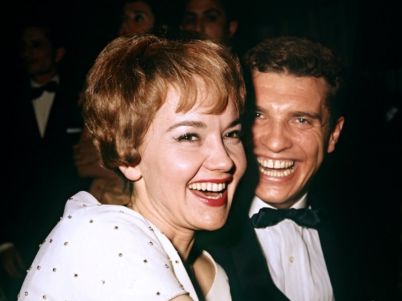 Liselotte Pulver mit ihrem Mann, dem Schauspieler und Regisseur Helmut Schmid (undatierte Aufnahme). (Bild: picturedesk.com/Rauchwetter / dpa)