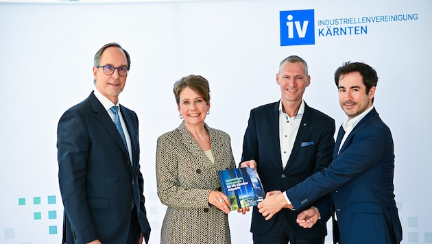 IV President Timo Springer, Infineon CEO Sabine Herlitschka, Treibacher CEO Rene Haberl and consultant Anton Burger presented the study. (Bild: ©HelgeBauer)