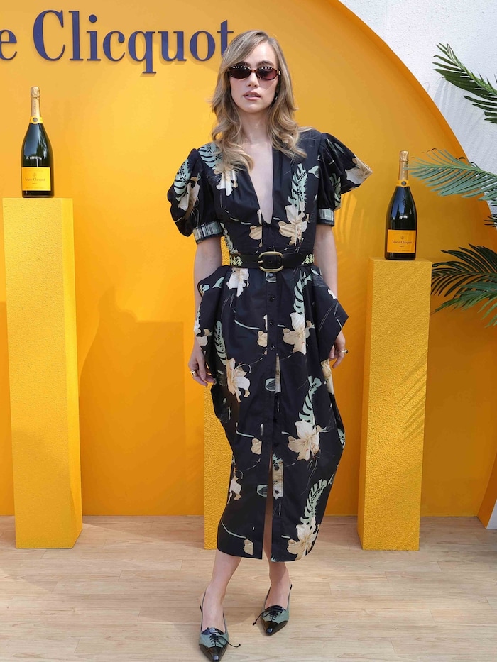 Suki Waterhouse liebt Blumenprints auch im Herbst.